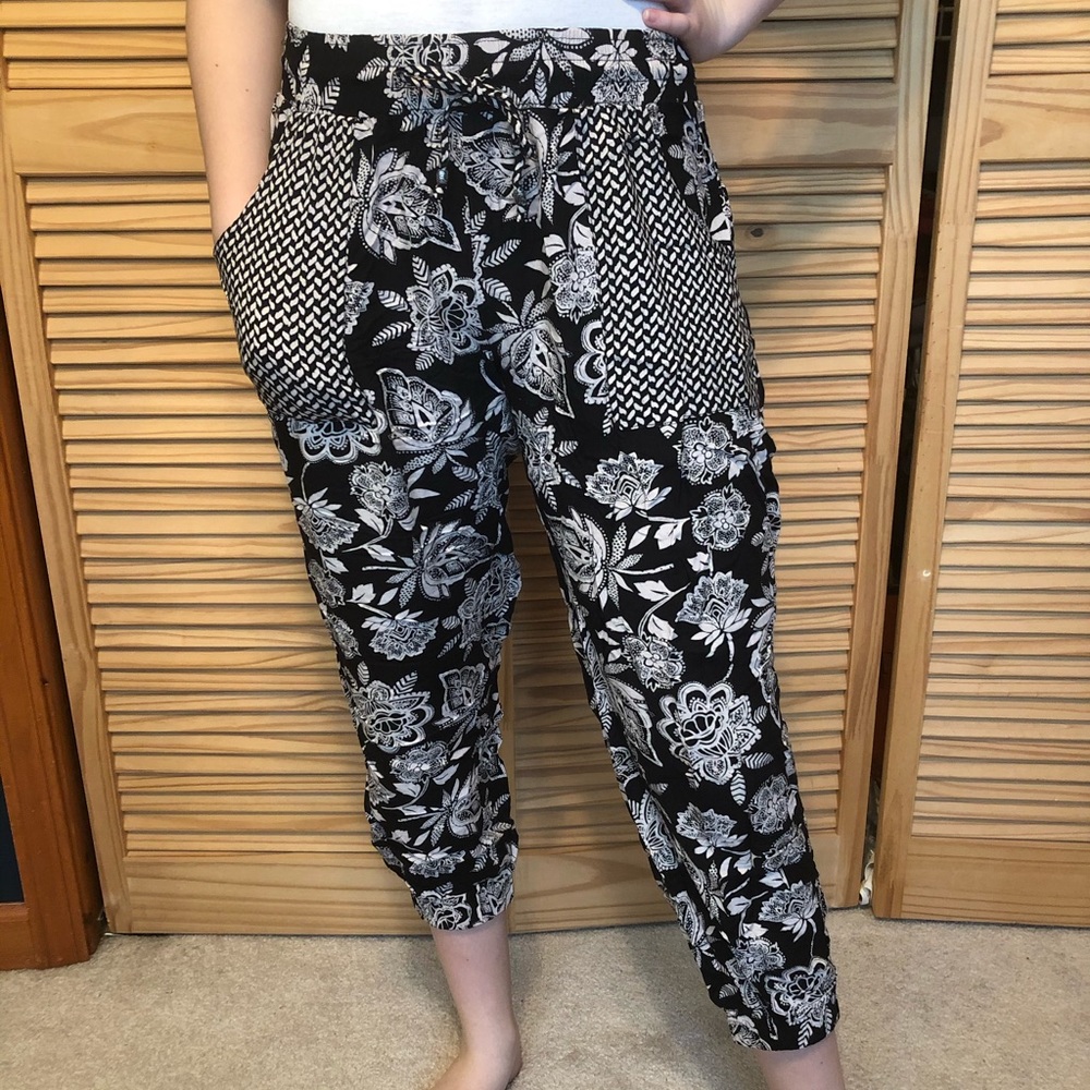 Comfy floral AE pants